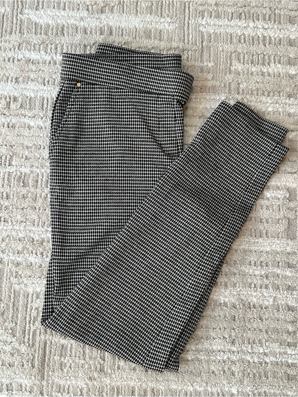 Jones New York Signature Houndstooth Pattern Pristine Condition Stretch size 2